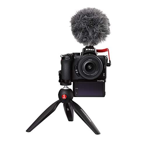 Nikon Z 50 Vlogger Kit (20,9 MP, OLED-Sucher mit 2,36 Millionen Bildpunkten, 11 Bilder pro Sekunde, Hybrid-AF mit Fokus-Assistent, ISO 100-51.200, 4K UHD Video)