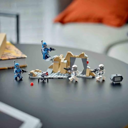 Star Wars Battle Pack Agguato su Mandalore, Gioco d'Avventura per Bambini e Bambine da 6 Anni in su con 4 Personaggi da The Mandalorian, Giocattolo con Armi, Jetpack e Grotta da Costruire 75373 - Lego - Immagine 1