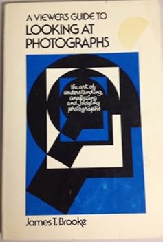 Paperback A Viewer's Guide to Looking at Photographs: The Art of Understanding Analyzing and Judging Photograp Book