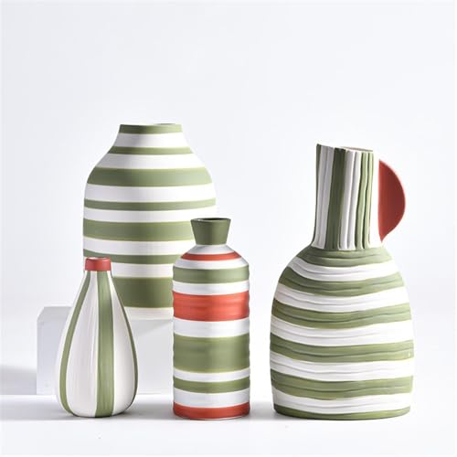 Vase en céramique à rayures pour valoriser vos bouquets de fleurs