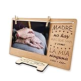PORTAFOTOS ORIGINAL: Incluye Pinzas, Cuerda y un Soporte de diseño exclusivo para que sirva de decoración en el hogar. Viene en un packing ya preparado y diseñado especialmente para regalar y que no tengas que preocuparte de nada más. El tamaño del marco es perfecto para encajar una foto de 10x15. Ideal para el amigo invisible, una fiesta o cualquier celebración especial