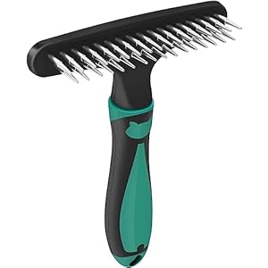 Pet Grooming Brush Carpet Restoration Carpet Rake Hair Cleaner Suitable for Rug and Carpet Undercoat Rake Comb for Dogs and Cats Slicone Handle Deshedding Brush (Green)