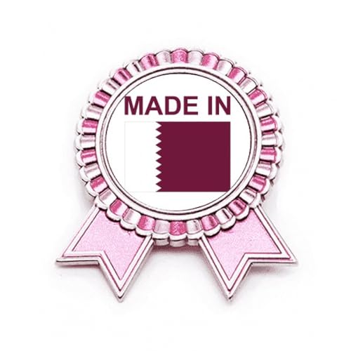 Broche Qatar Country Love en métal rose M, un bijou de revers aux finitions soignées