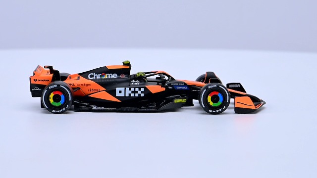 F1 McLAREN MCL38 2024 MONACO GP Livrea Senna 30th anniversario - Formula 1 - LANDO NORRIS 4 - Scala 1:43 12cm - Bburago 18-38214-N F1 McLAREN MCL38 2024 MONACO GP Livrea Senna 30th anniversario - Formula 1 - LANDO NORRIS 4 - Scala 1:43 12cm - Bburago 18-38214-N