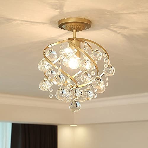 Plafonnier lanterne en cristal pour valoriser un hall d'entrée trop étroit