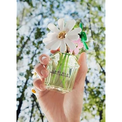 Marc Jacobs Daisy Wild Eau de Parfum - Adventurous Floral Women's Perfume - With Notes of Banana Blossom Accord, Jasmine & Macadamia Accord, Sandalwood & Vetiver des Sables