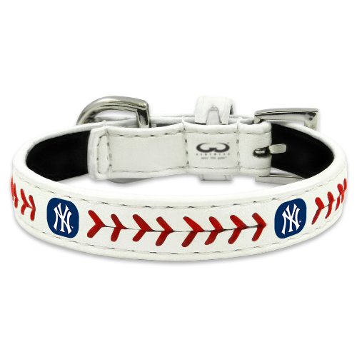 MLB New York Yankees Classic Leather Baseball Dog Collar (Toy)