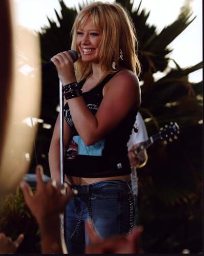 Hilary Duff Singing On Stage Photo Print (8 x 10)