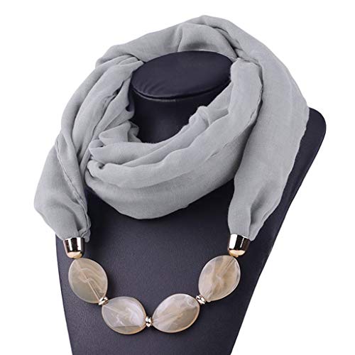 Realizzata in un lussuoso tessuto misto, offre una sensazione morbida, simile al cashmere, che è allo stesso tempo accogliente e confortevole.