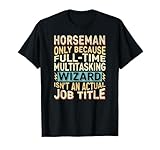 Klassisch geschnitten, doppelt genähter Saum.