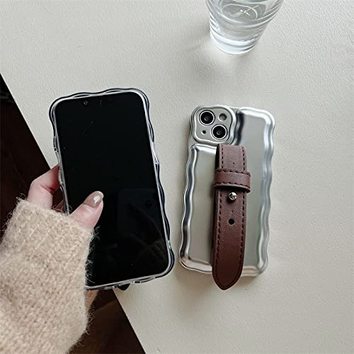 Coque dragonne iPhone 13 Pro cuir pour femme active style argent 3D