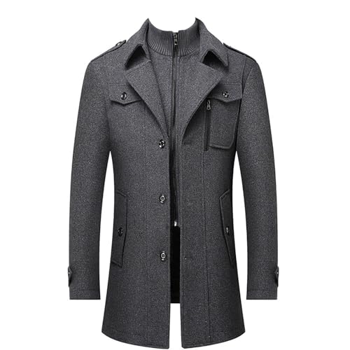 Stile: si abbina facilmente a maglioni a collo alto, camicie sotto maglieria o abiti formali. La parte inferiore può essere abbinata a pantaloni sartoriali, chino o jeans. Le scarpe in pelle conferiscono un tocco elegante e professionale, mentre gli stivali o le scarpe da ginnastica offrono un look più rilassato e contemporaneo. Si tratta di un capo fondamentale che esalta il look generale con profondità e raffinatezza.