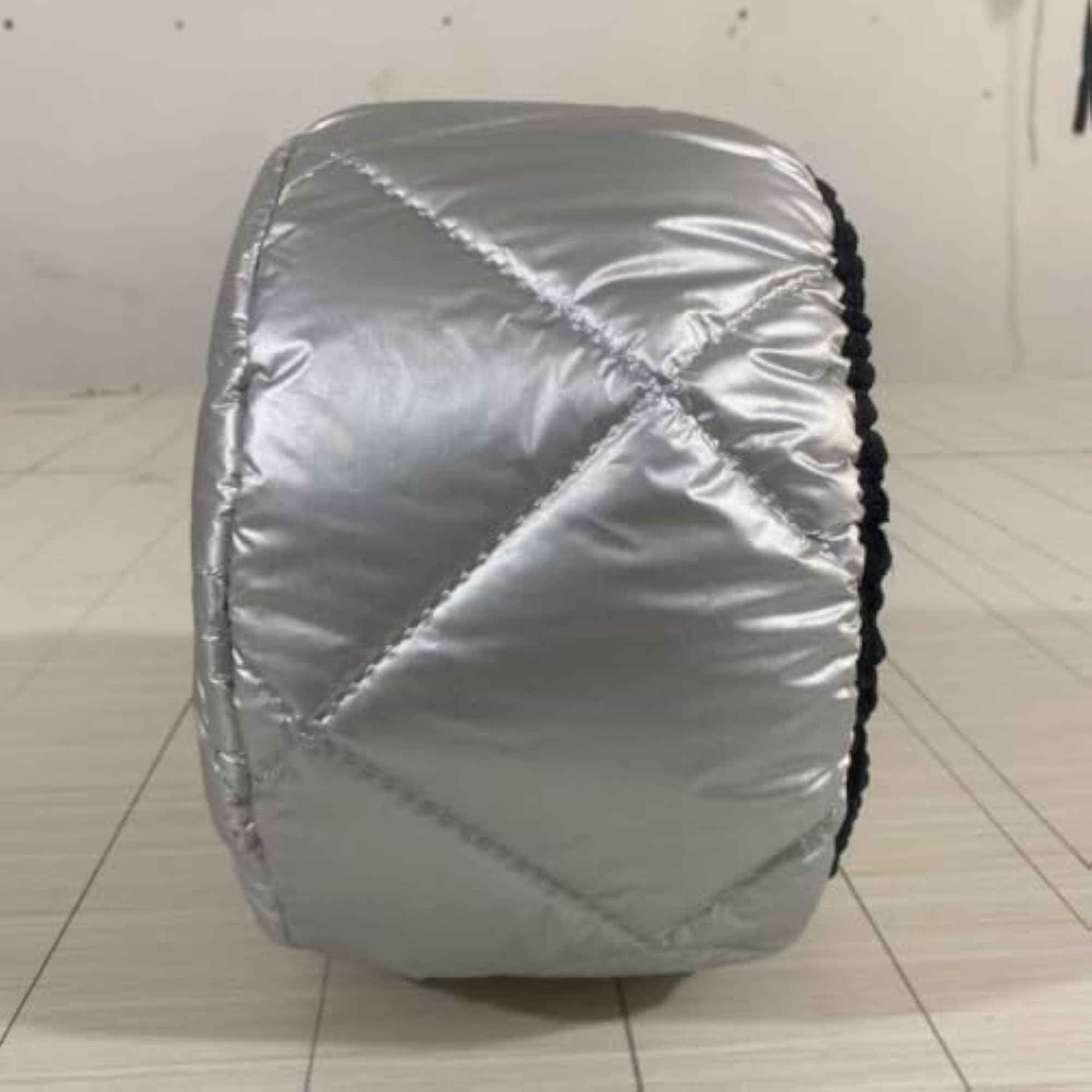 Sleek Cylindrical Food Container Insulator