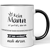 JUNIWORDS Tasse, Kein Mann ist perfekt, aber als Landwirtschaftlich-technischer Berater ist man verdammt nah dran, Schwarz (6358294)