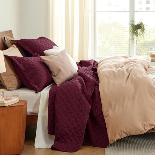 Image of Bedsure Quilts Queen Size - Lightweight Bedspreads Queen Size with Basket Weave Pattern, Soft Quilt Bedding Set, Burgundy Comforter Set Coverlet for All Seasons with 2 Pillow Shams (90 inch x 96 inch)