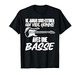 Le cadeau musical pour vos amis Bassiste qui aiment jouer de guitare basse et d'autres instruments de musique. Citation drôle de Ne Jamais Sousestimer Un Vieil Homme Avec Une Basse.