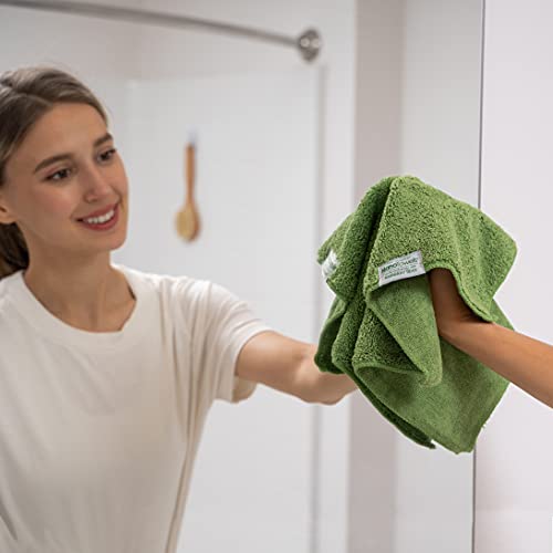 Nano Towels Cleaning Cloths - Cleans with Only Water - Wipes Away Dust, Spills & Grime Instantly Without Chemicals Paper Or Microfiber Supplies. Kitchen, Bathroom, Glass 14x14” 4-Pack Green