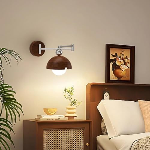 Lampe liseuse murale beige orientable pour soulager la fatigue visuelle au lit