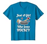 Vous cherchez un vêtement de hockey ? Alors cette tenue Just A Girl Who Loves Hockey est le cadeau idéal pour les femmes et les filles ! Portez cette tenue de gardien de but comme un équipement de hockey avec vos patins et votre masque de hockey.
