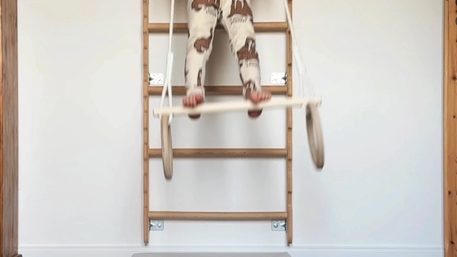 MAMOI® Trapeziumschommel, turnringen van hout, turntoestellen binnen en buiten, ringen schommel, turnen met houten schommel, gymnastiekringen en trapeziumstang