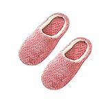 Pantuflas interiores acogedoras para mujer: estas pantuflas para mujer cuentan con un cuello de piel esponjoso, junto con una parte superior de algodón transpirable y un forro suave y peludo, que envuelve suavemente sus pies para brindar calidez y comodidad. Estos zapatos caseros peludos con punta cerrada mantendrán tus pies alejados del frío y te darán calor y comodidad en el frío invierno. Experimenta la comodidad pura.