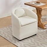 COUSSIN ET REMBOURRAGE EN MOUSSE DE SOUTIEN Le coussin d'assise généreusement rembourré est rempli de mousse résiliente qui reprend sa forme après chaque utilisation, contribuant ainsi à maintenir sa forme et son confort même lors de réceptions fréquentes ; l'épaisseur du coussin offre un équilibre agréable entre douceur et soutien, permettant aux adultes et aux adolescents de s'asseoir en toute sécurité ; la conception rembourrée dissimule la structure interne pour un profil épuré et