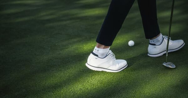 Image of FALKE Women's GO2 Golf Socks for Spiked Shoes, 1 Pair
