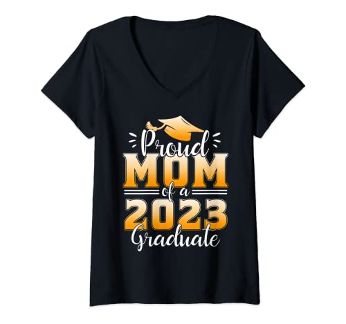 Mujer Proud Mom Of a Class of 2023 Graduate Funny 2023 Graduate Camiseta Cuello V