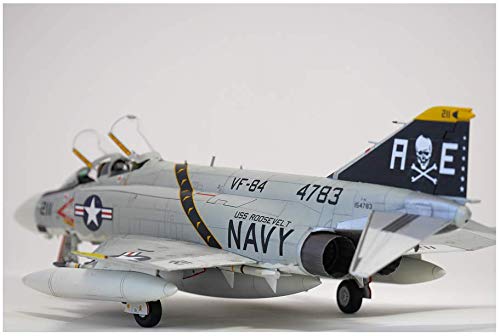 1/48 Usn F-4J Vf-84 Jolly Rogers 12305 With 3 Lifelike Pilot Figures - Plastic Model Kit #TOP5