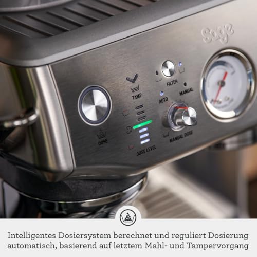 Foto von Sage - The Barista Express Impress - Kaffeemaschine mit manuellem Milchaufschäumer & integriertem Mahlwerk - Intelligente Dosierung, 25 Mahlgradeinstellungen - Gebürsteter Edelstahl