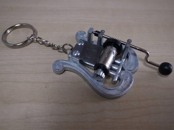 Amazon | 手回し式ミニチュアオルゴール メモリー Memory from