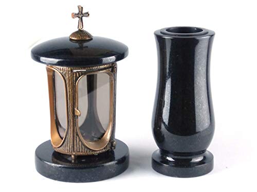 designgrab Grablampe aus messingfarbenem Aluminium in Antikoptik mit Kreuz und Grabvase in Granit Schwedisch Black