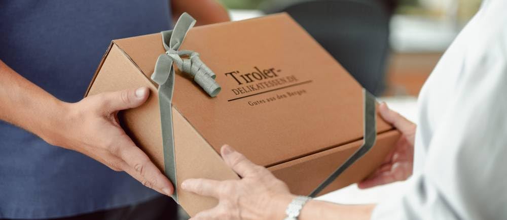 Almgourmet - Geschenkset "Wildes Tirol" - 730g + 0,75l - mit 5 wilden Köstlichkeiten aus Tirol und Südtirol - u.a. Salami aus Italien und Hirschschinken