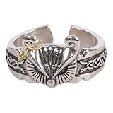 Ideale per gli appassionati di moda alternativa alla ricerca di accessori taglienti, funge da partner significativo o amico che apprezzano gioielli mistici a tema animale