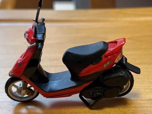 Amazon | 1/24スケールSUZUKI ZZ スズキ ジーツー② 赤色ミニカー