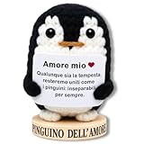 Pinguino Peluche dell’Amore – Regalo Romantico per Fidanzato o Fidanzata, Idea Regalo Anniversario, Mesiversario o Matrimonio – Regalo di Coppia San Valentino “Amore Mio” (Pinguino dell’Amore)