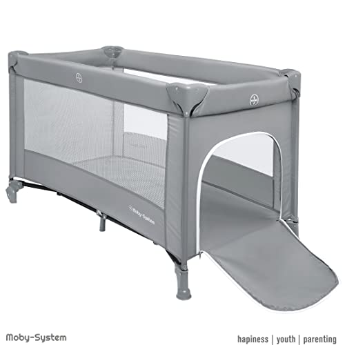 Moby-System Baby Reisebett 128x68 cm – faltbares Kinderreisebett mit Matratze & Tragetasche – Laufstall mit Seitenausgang – für Babys bis 15 kg - Grau