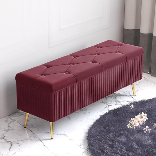 Banc de rangement en velours pour optimiser votre entrée