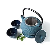 Tealøv TEEKANNE GUSSEISEN 1,1 LITER IN GESCHENKBOX | Komplettes Teeservice | Gusseiserne Teekanne mit Sieb aus Edelstahl, Teetassen und Untersetzer | Teeset im Japanischen Stil | Arare Blau