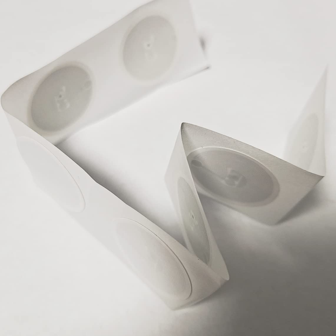 NTAG215 NFC Stickers NXP Chip Round 25mm (1 inch) 30 x NTAG 215 NFC Tags 504 Bytes Memory 100% Work Perfectly with TagMo and All NFC-Enabled Cell Phones & Devices