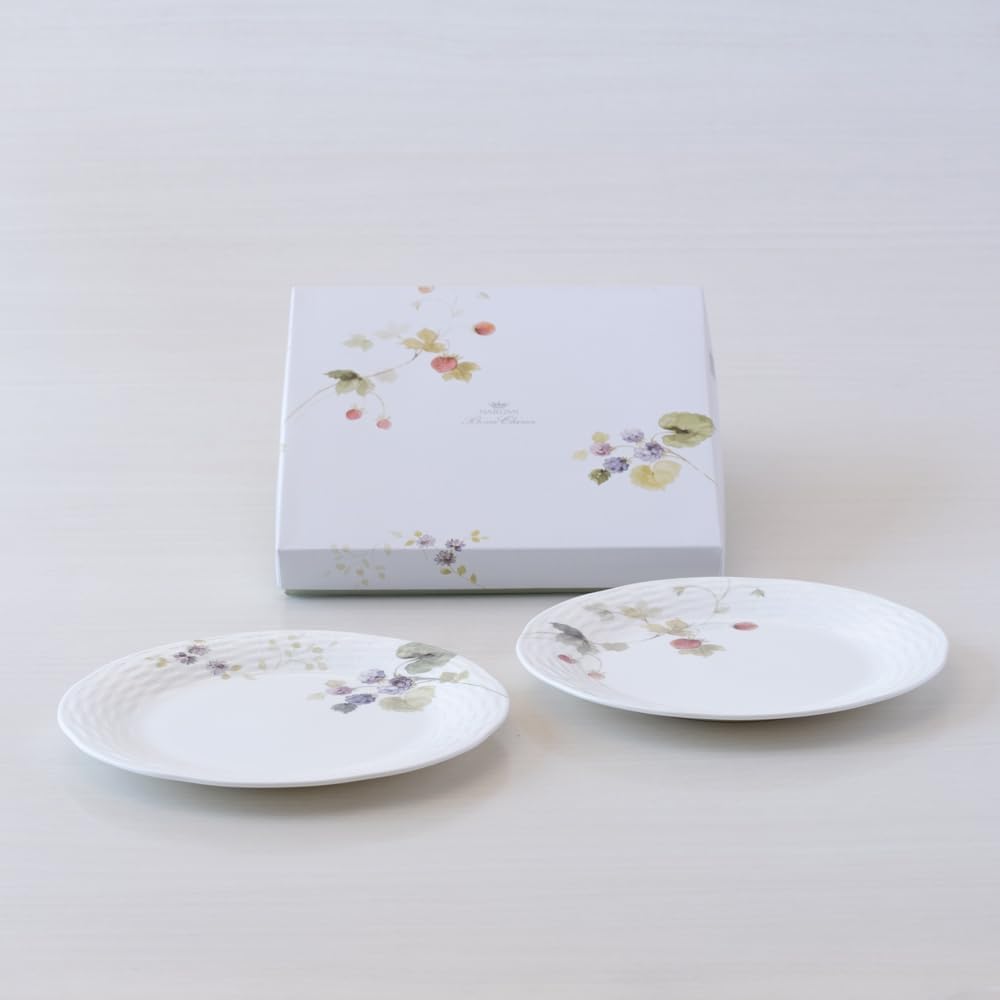 Narumi 96011-21955PAZ Plate Plate Set, Lucy Garden, 9.4 inches (24 cm), Berry Pattern, 2 Pattern Set, Stylish, Cute, Relief, Wedding Gift, Mother's Day Gift, Microwave Warm, Dishwasher Safe, Gift Box,