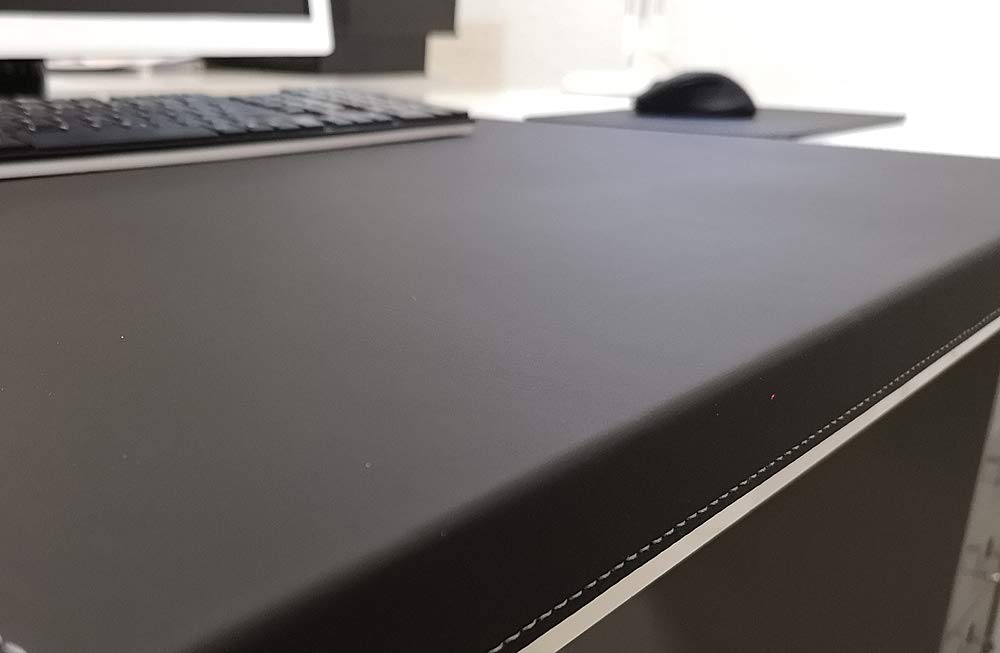Gewinkelte Schreibtischunterlage mit Kantenschutz + Mousepad Echt Leder Schwarz mit grauer Naht 60 x 38cm Echt Nappaleder glatt
