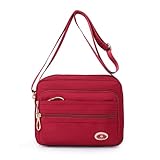 Dimensions : 22 x 11 x 19 cm (L x l x H). Poids : 0,29 kg. Ce petit sac bandoulière simple convient à toutes les occasions. Associez-le à votre style et à votre charme !