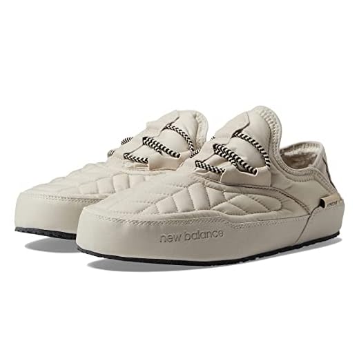New Balance Unisex-adult Caravan Mid-Moc V2 Slipper, Moonbeam/Black, Men 13 M / Women 14.5 W