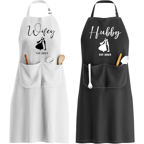 Wedding Apron Gifts for Couple, Hubby and Wifey EST 2025 Gifts Aprons for Couple, Bride Engagement Couple Gifts for Couples Mr and Mrs Funny Cooking Apron Set Adjustable Valentine’s Day Anniversary