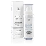 EFFEKTIVE HYALURONSÄURE: Die optimale Kombination aus hoch- und niedermolekularer Hyaluronsäure wirkt intensiv feuchtigkeitsspendend und aufpolsternd. Die Haut wird nachhaltig hydratisiert, feine Linien und Fältchen erscheinen glatter.