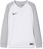 Raglanärmel ermöglichen natürliche Bewegungsfreiheit.