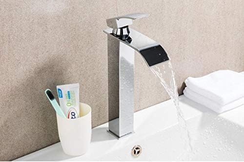 Robinets de lavabo en cascade au design épuré en argent durable