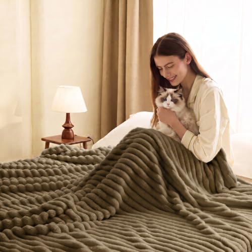 WAVVE Kuscheldecke Flauschig Decke Klein Braun 130x150cm - weiche Flanell Fleecedecke, Sofadecke & Couchdecke… – Ansicht 5