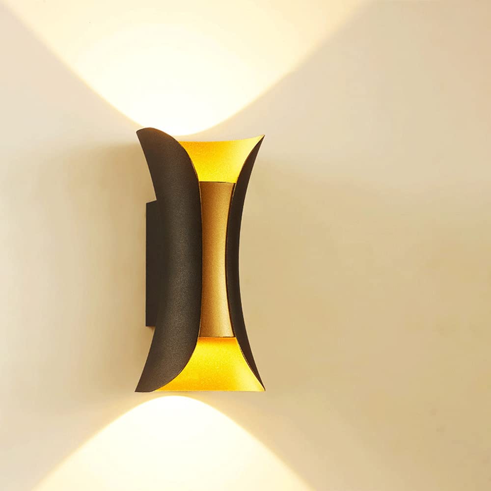 Applique murale LED étanche en aluminium pour illuminer vos soirées d'été